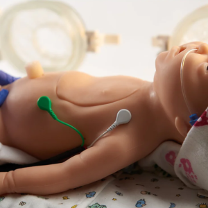 C.H.A.R.L.I.E. Simulador de RCP Neonatal com Simulador ECG Interativo